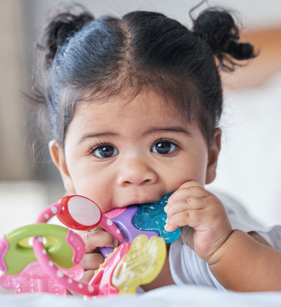 الأشهر الستة الأولى - معالم نمو رضيعك 